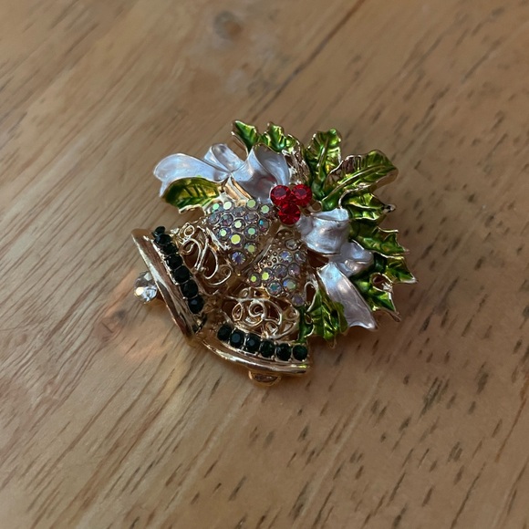 Source Unknown Gold-Tone Bell Brooch with Green Holly and Red Accent - Picture 4 of 4